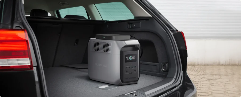 EcoFlow DELTA 3 1500 в багажнике автомобиля с Alternator Charger сверху
