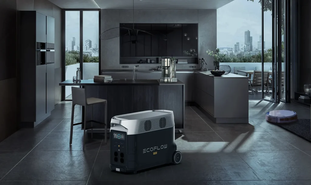Зарядна станція EcoFlow DELTA Pro на колесах стоїть на кухні біля острова з кавоваркою