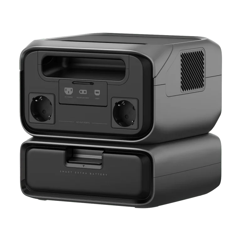 Задня панель EcoFlow RIVER 3 Plus з двома розетками Schuko, під станцією батарея EB300